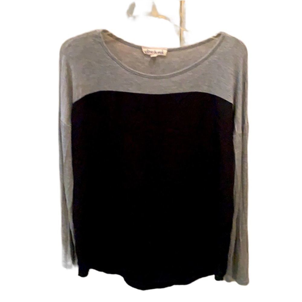 Olive & Oak Women’s XS Long Sleeve Lightweight Soft Black and Gray Tee
